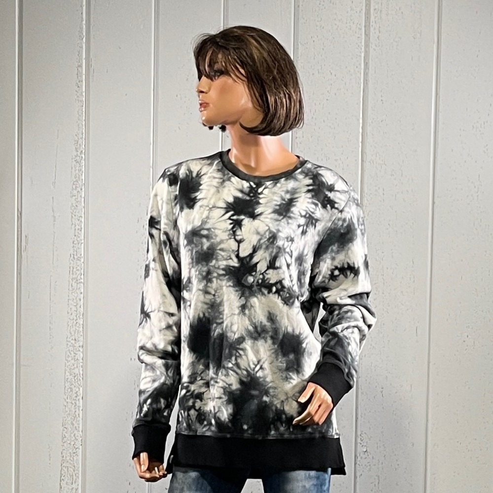 *Sovereign Code Women’s Black & white Tie Dye Oversized Pullover Sz M